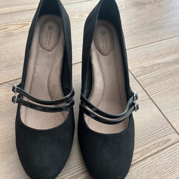 Giani Bernini Elegant Black Double Strap Heels - Picture 1 of 4